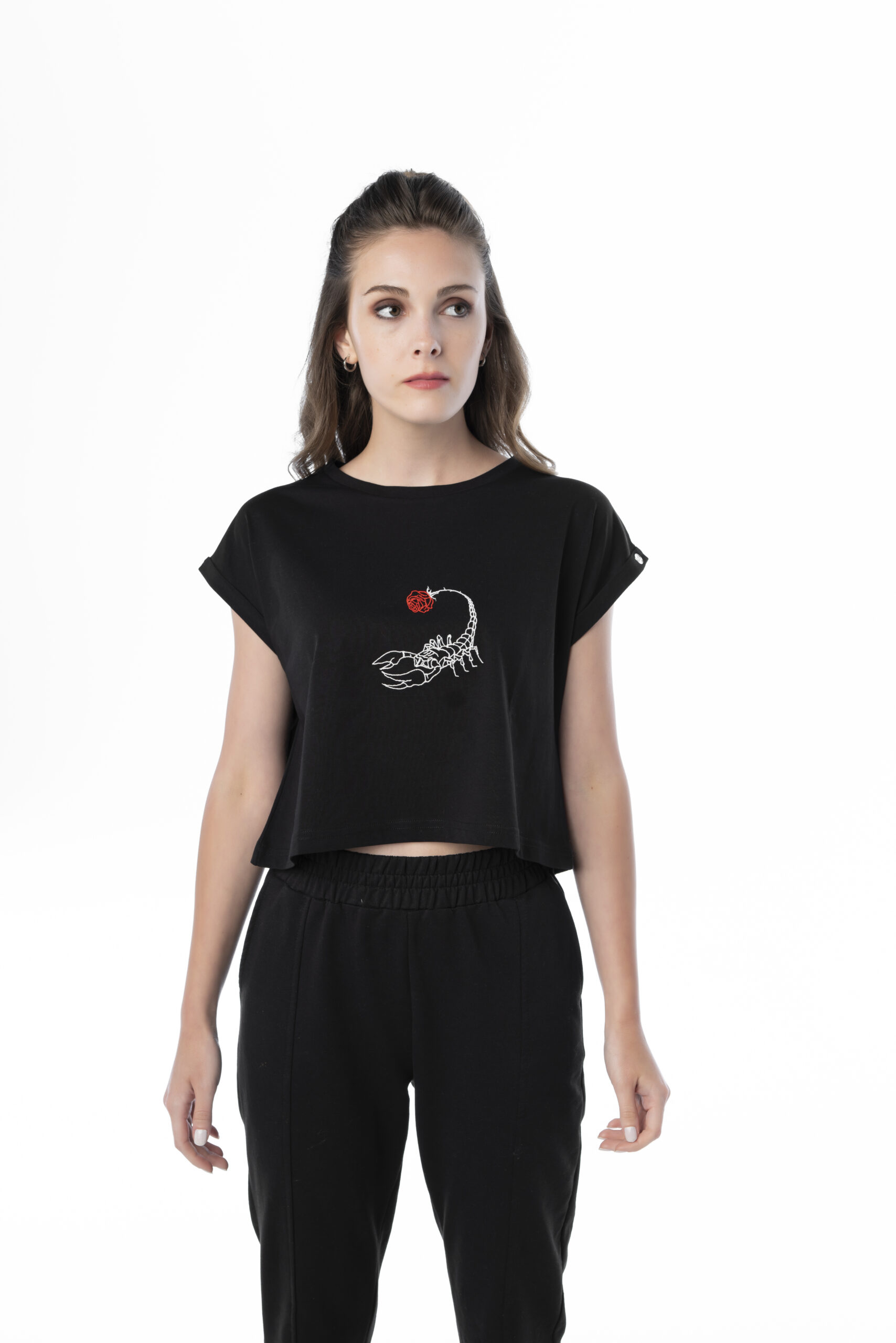 Kadın Siyah Akrep 1