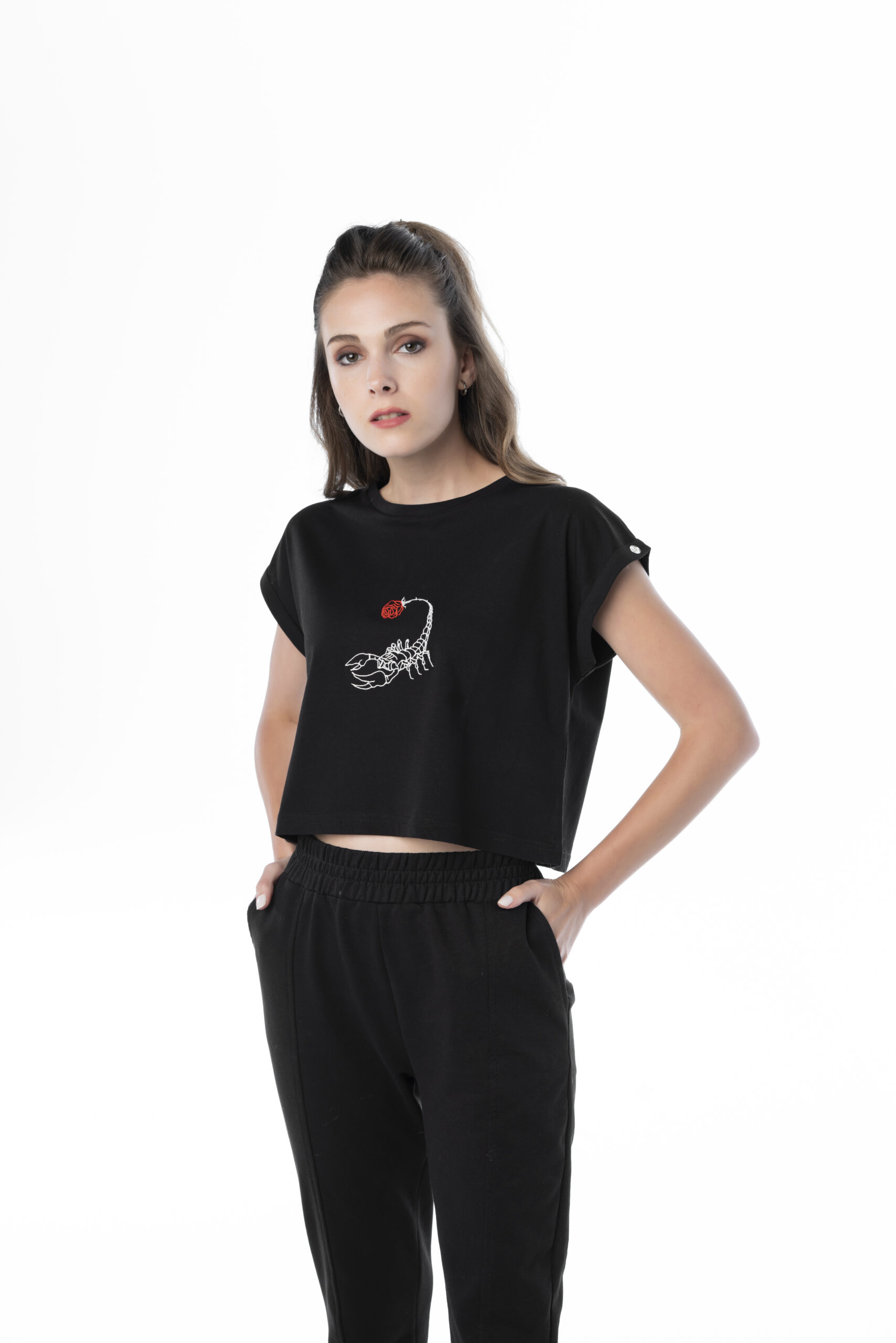 Kadın Siyah Akrep 2