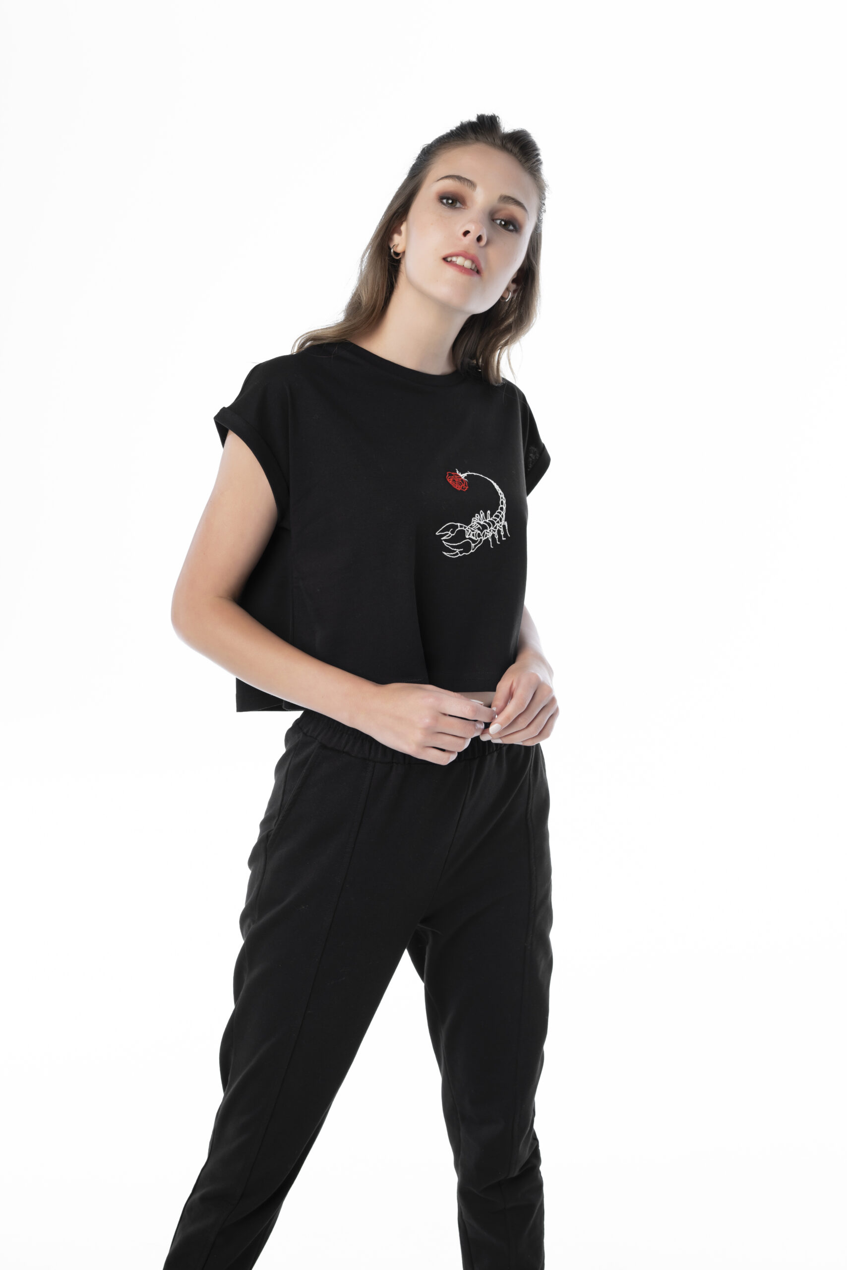 Kadın Siyah Akrep 4